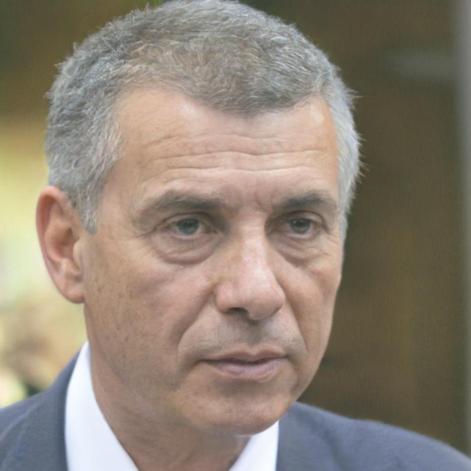 Portrait de Pierre Lamont, spécialiste en finance d'entreprise